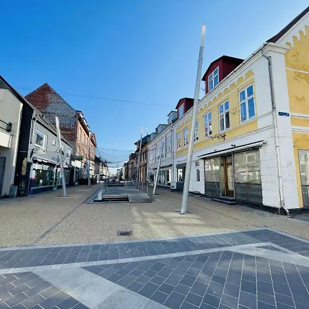 Aday - Charming In The Pedestrian Street Of Apartment Frederikshavn